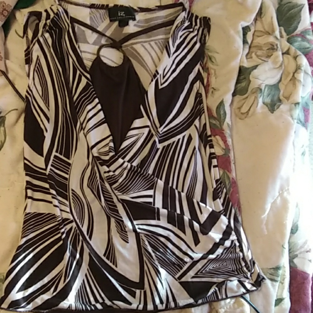 A brown and white sleeveless shirt